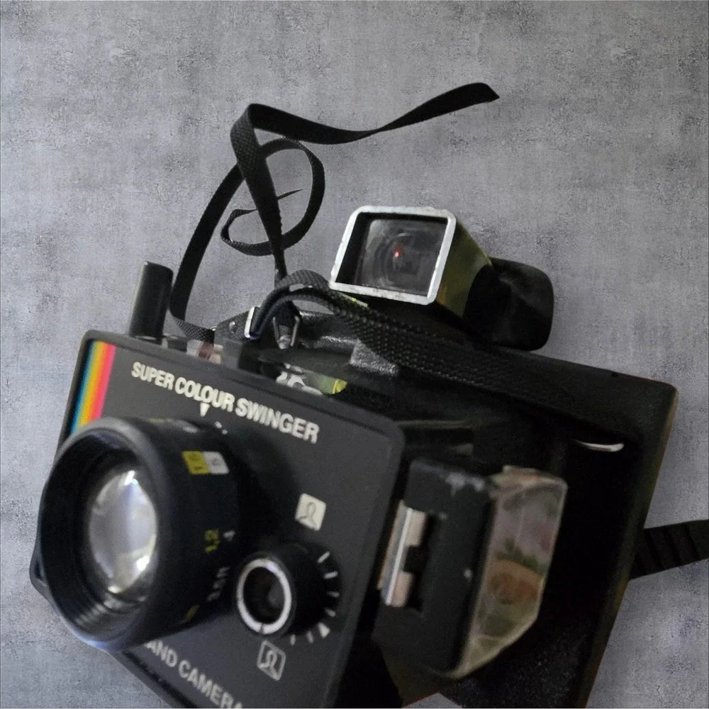 Polaroid Super Colour Swinger Vintage Camera – Retro Collectible